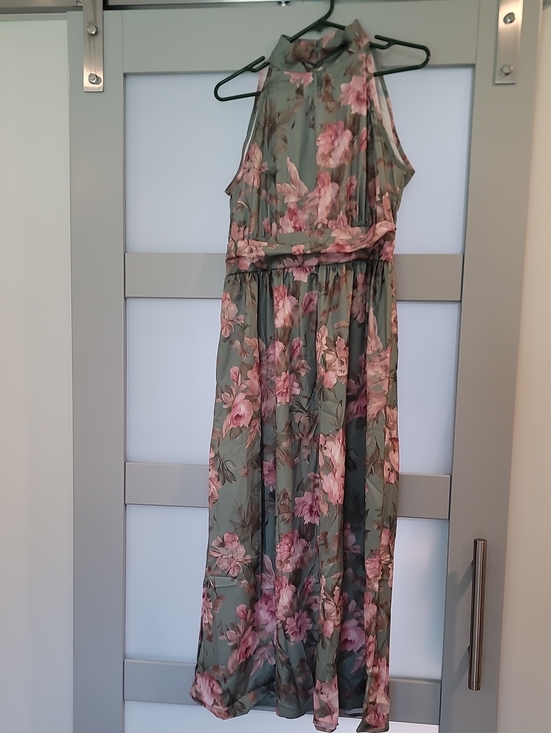 Dresses & Skirts - Lovely Floral Dress